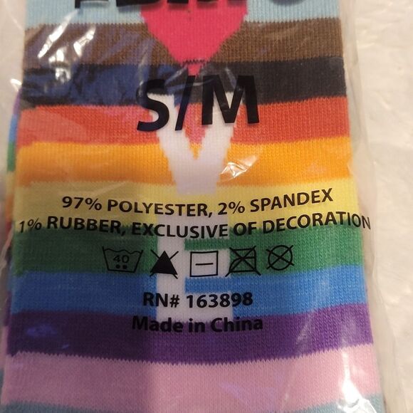 T-Mobile Rainbow Crew Socks S-M Love Pink Heart Pride Limited Edition 1 Pair New - Picture 6 of 6